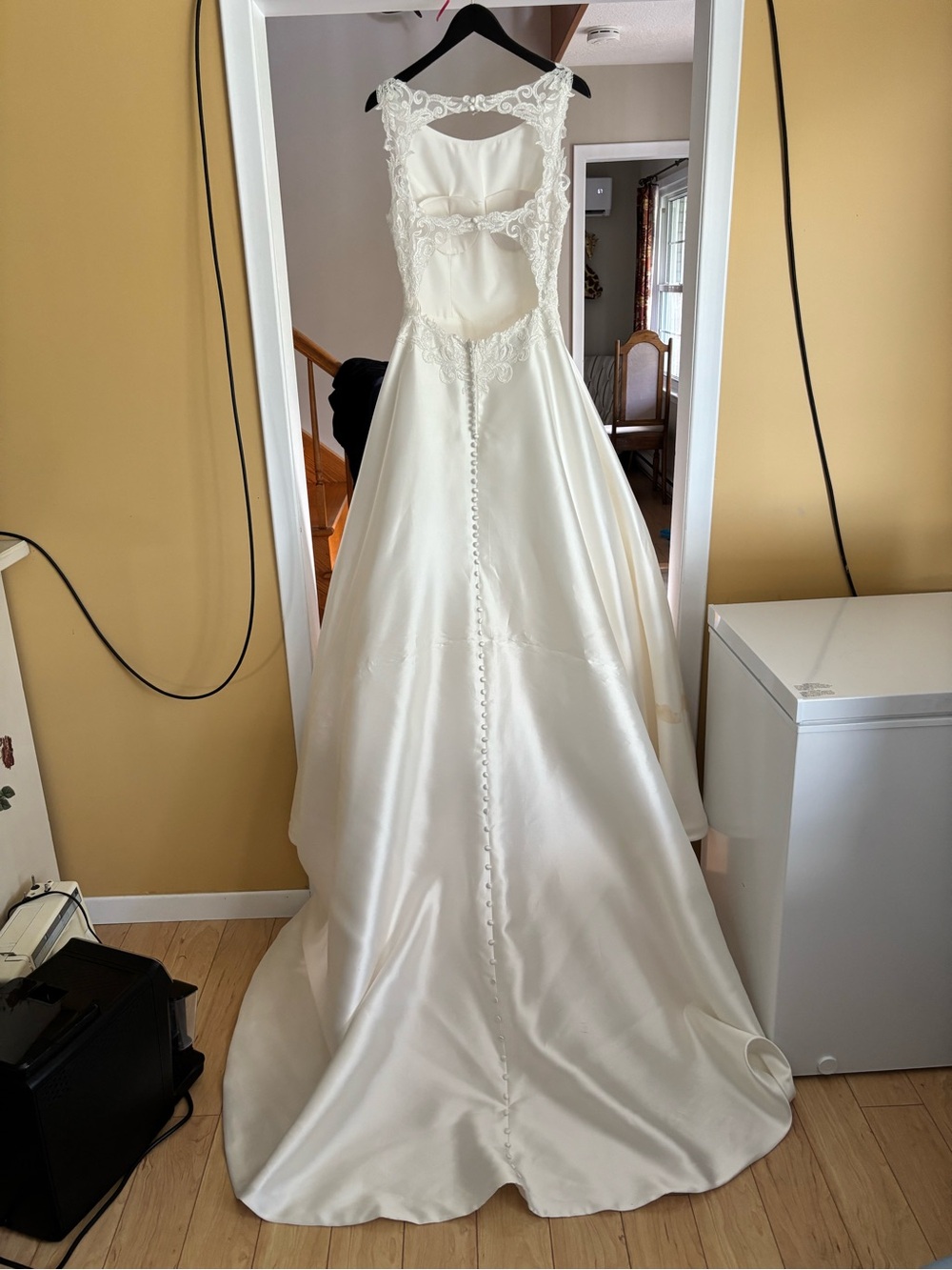 Elegant White Wedding Dress with Lace Bodice - Picture 2 of 7